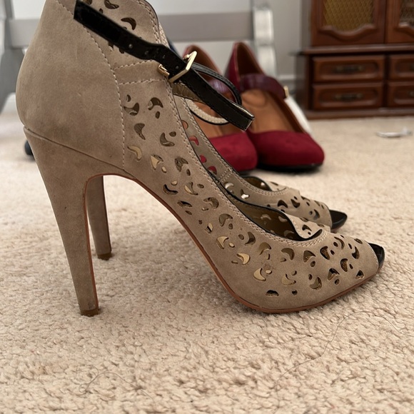 Heels - Picture 7 of 8